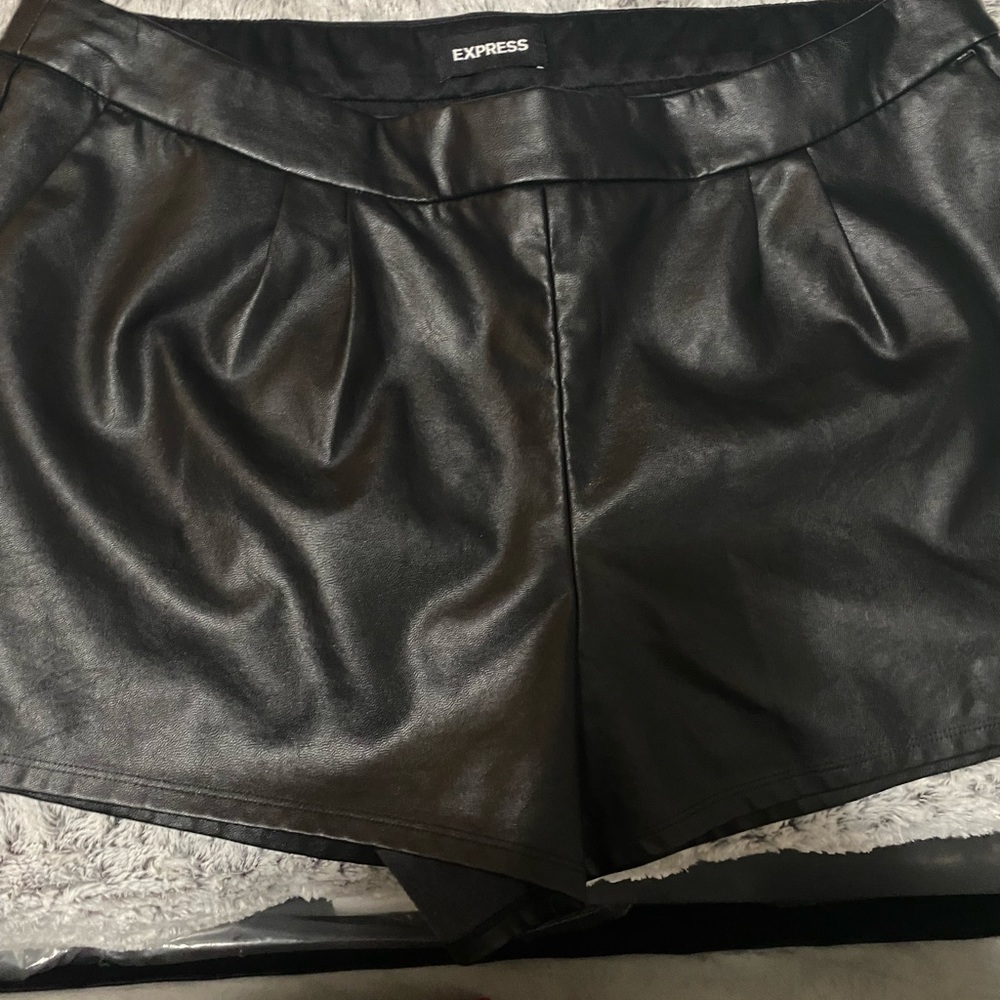 EXPRESS LEATHER WOMENS SHORTS